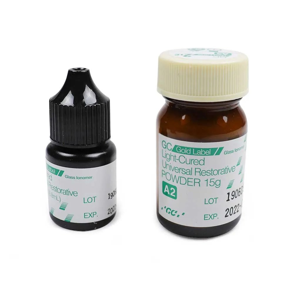 GC Fuji II LC Light Cure Restorative Glass Ionomer – ست پودر و مایع اصل ژاپنی، عکس کنار همدیگر با رنگ‌بندی و لیبل GC | panamal.ir